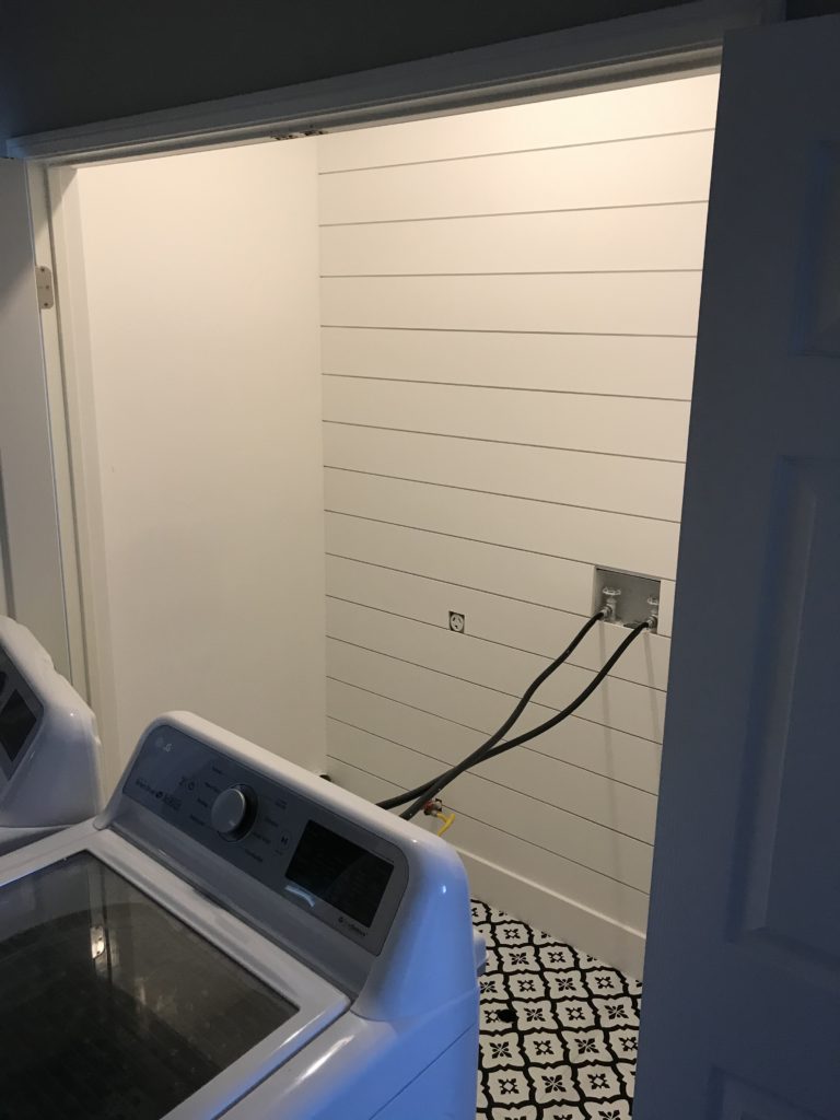 Power of chalk and paint. Benjamin Moore Chantily lace looks so good in this laundry room makeover